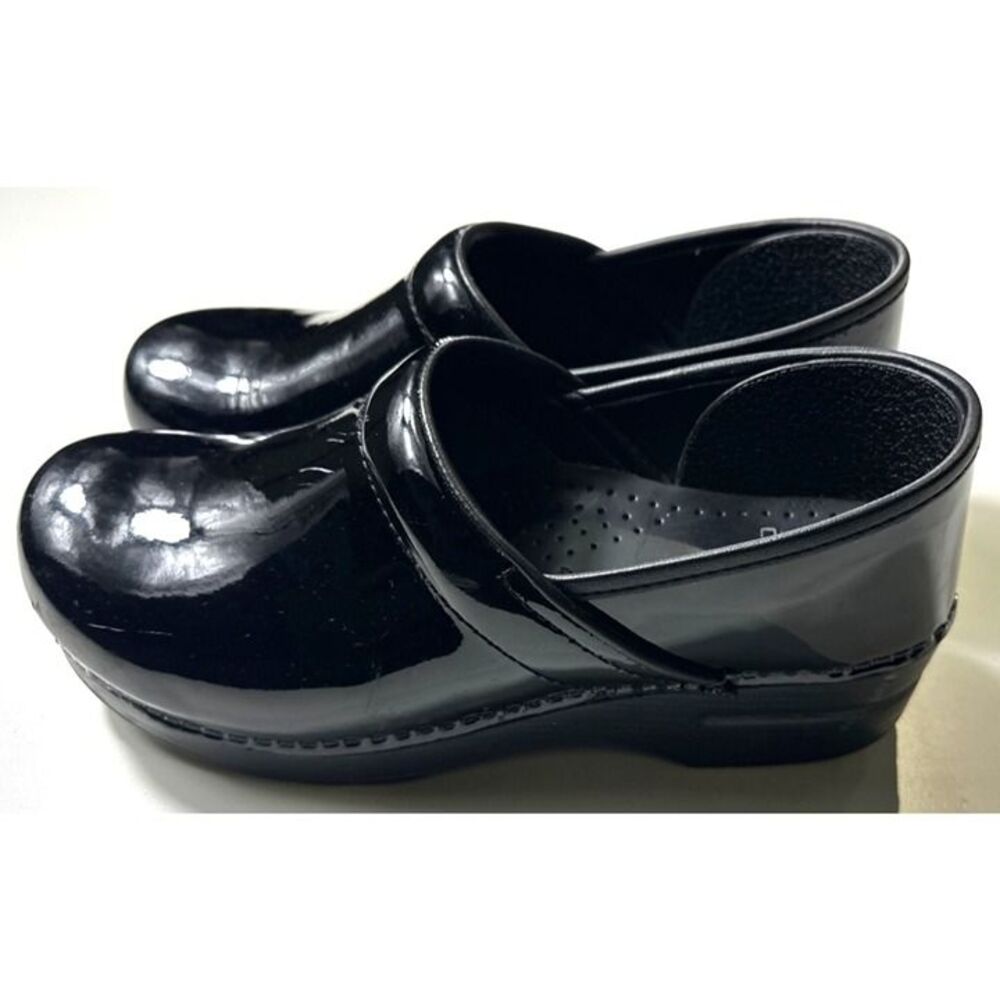 Dansko Womens Black Patent Leather Clogs Size 40 Slip-Resistant Comfort Shoes